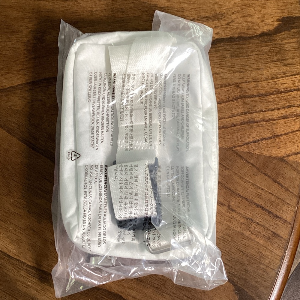 Baggallini White Crossbody Bag Modern Belt Bag BNWT 🤍🤍 - Picture 7 of 10